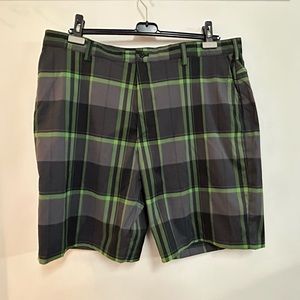 IZOD PLAID GOLF SHORTS